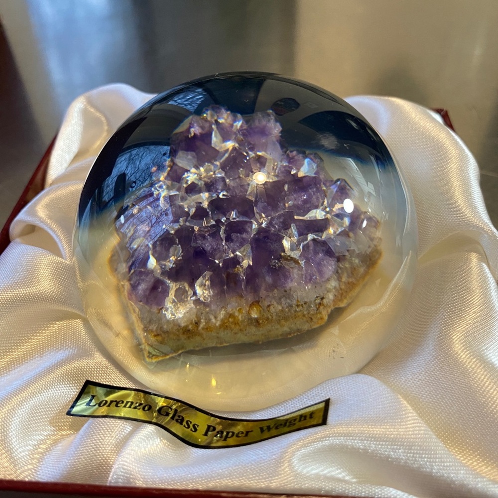 Lorenzo Glass Paper Weight containing a natural amethyst crystal cluster inside - Picture 3 of 12
